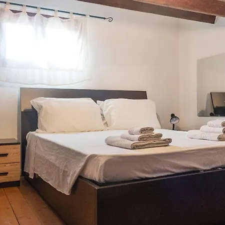 Apartment Machin 3b